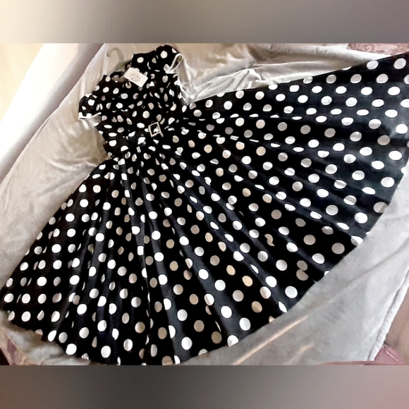 Heart & Roses Blk & Wht Ploka Dot Dress - Picture 2 of 11